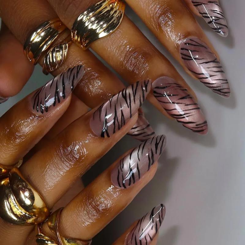 Artistic Press-On Nail Set with Tiger Stripe Design Kalsten