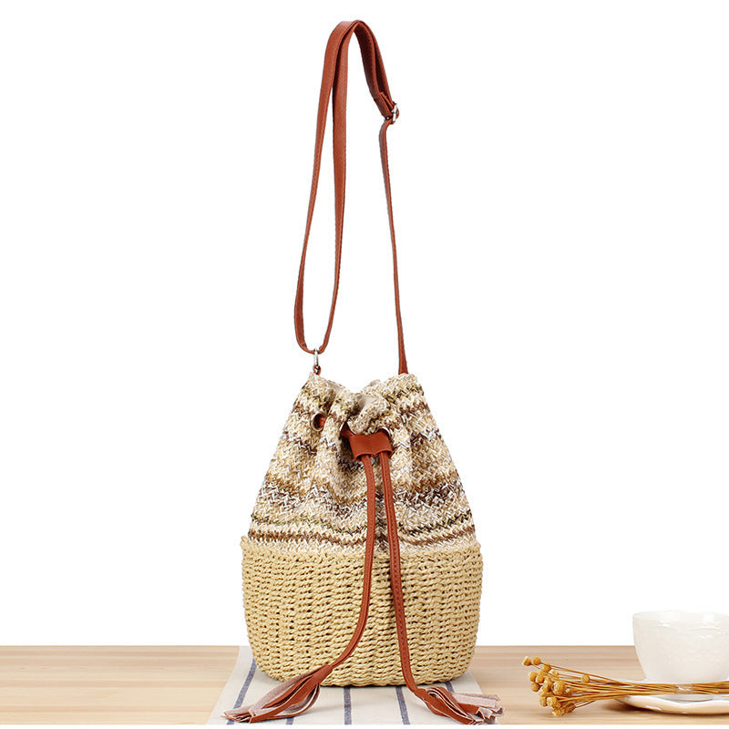 Shoulder bag made of hand-woven natural material with stylish leather accents Kalsten