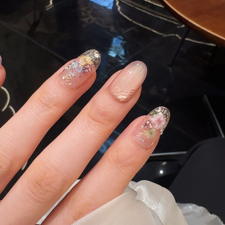 Elegant Floral Nail Art Kalsten
