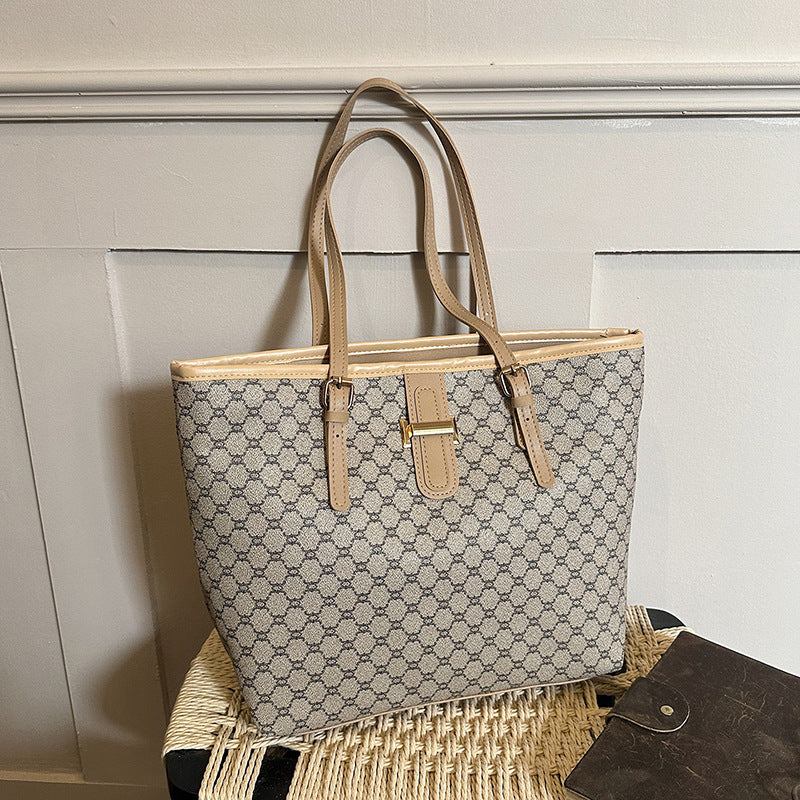 Elegant Leopard Print Tote Bag
