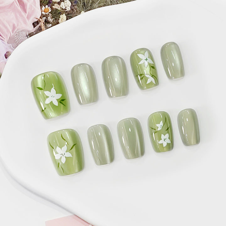 Artistic acrylic nails with floral design Kalsten