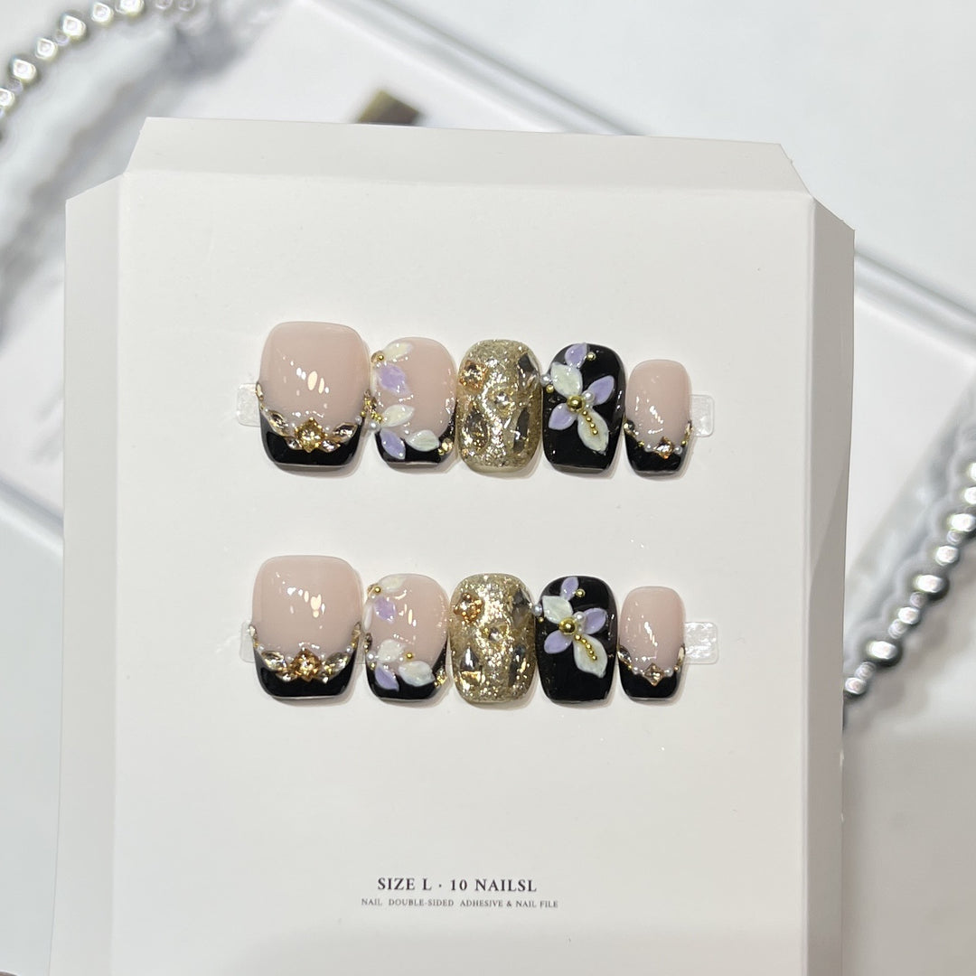 Themed Press-On Nail Art Set with Hello Kitty Designs Kalsten