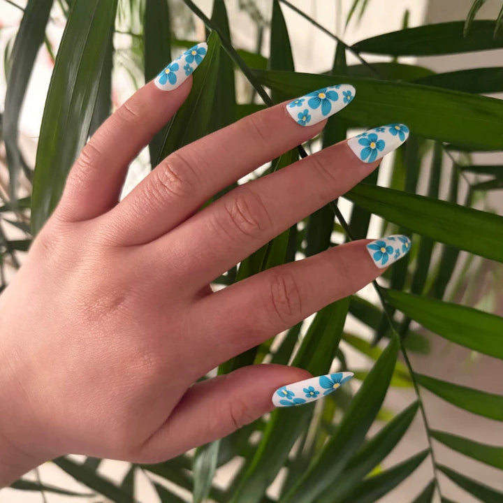 Artistic Almond-Shaped Press-On Nails Set with Metallic Accents Kalsten