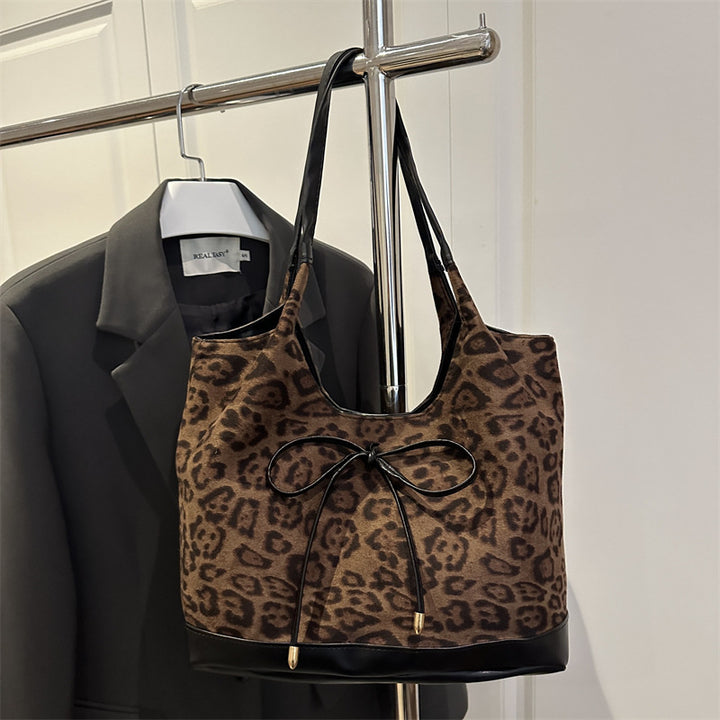 Chic Leopard Print Tote