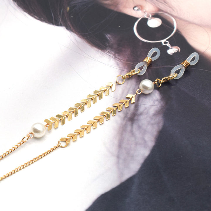 Elegant Pearl-Accented Chain Eyewear Holder Kalsten