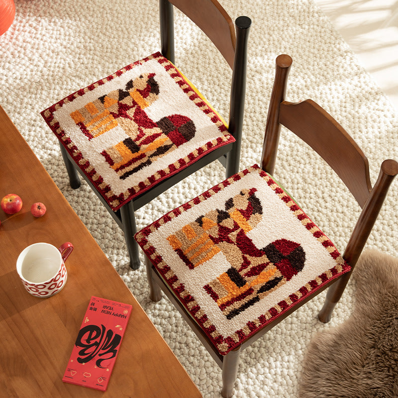 Hand-tufted square decor bath mat with animal motif and non-slip back Kalsten