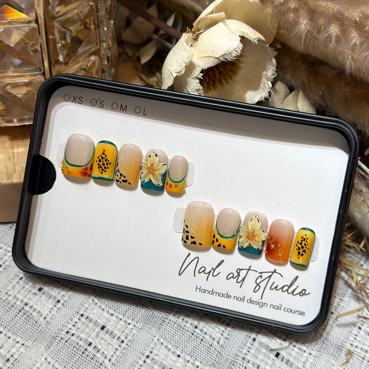 Floral Themed Press-On Nail Art Set Kalsten