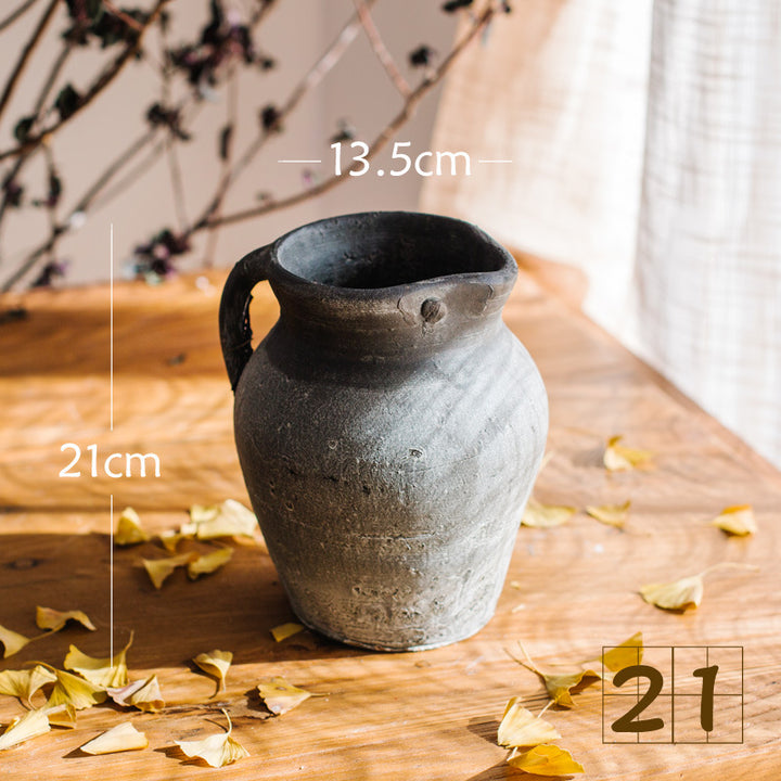 Rustic ceramic pot with handmade design Kalsten