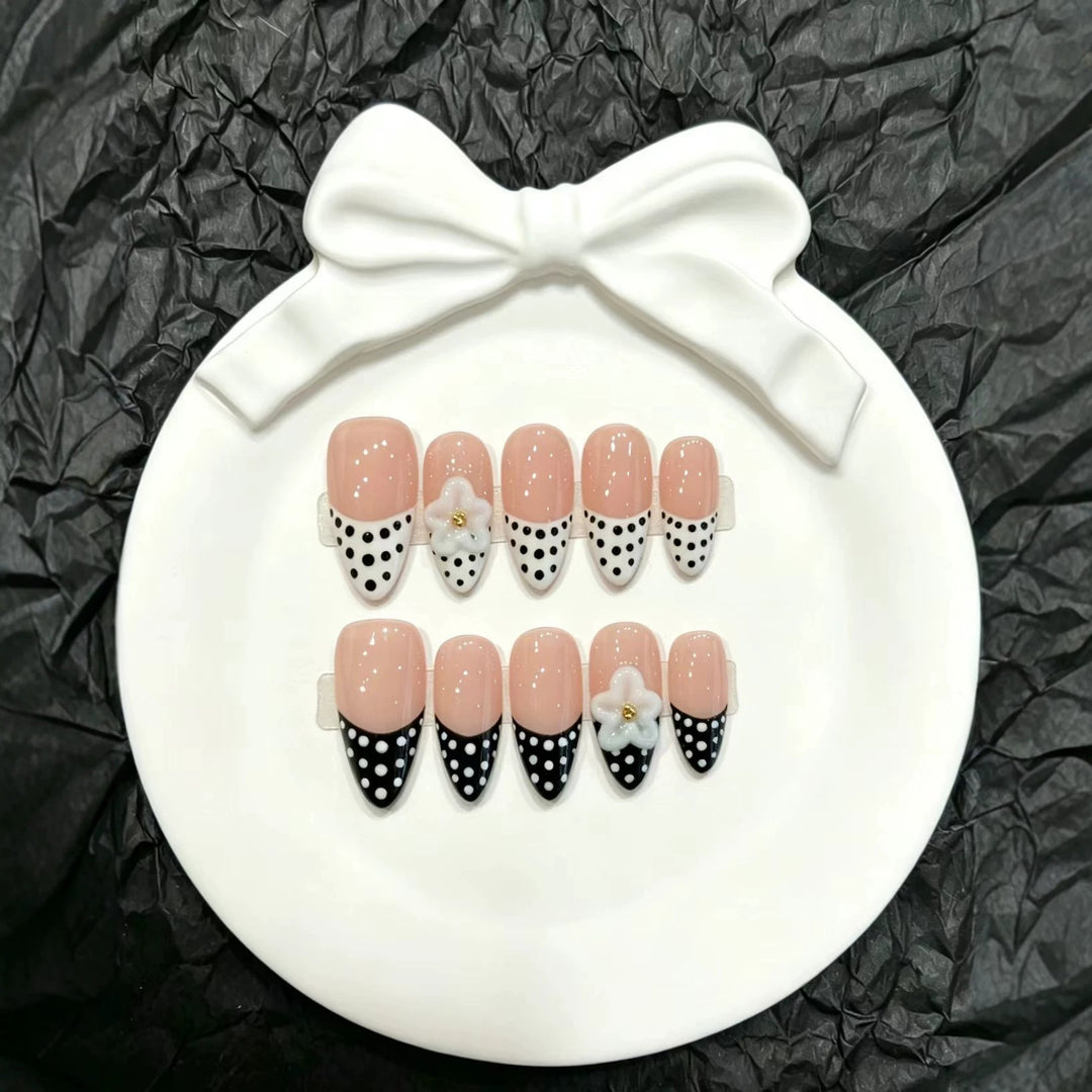Creative Decorative Press-On Nail Set