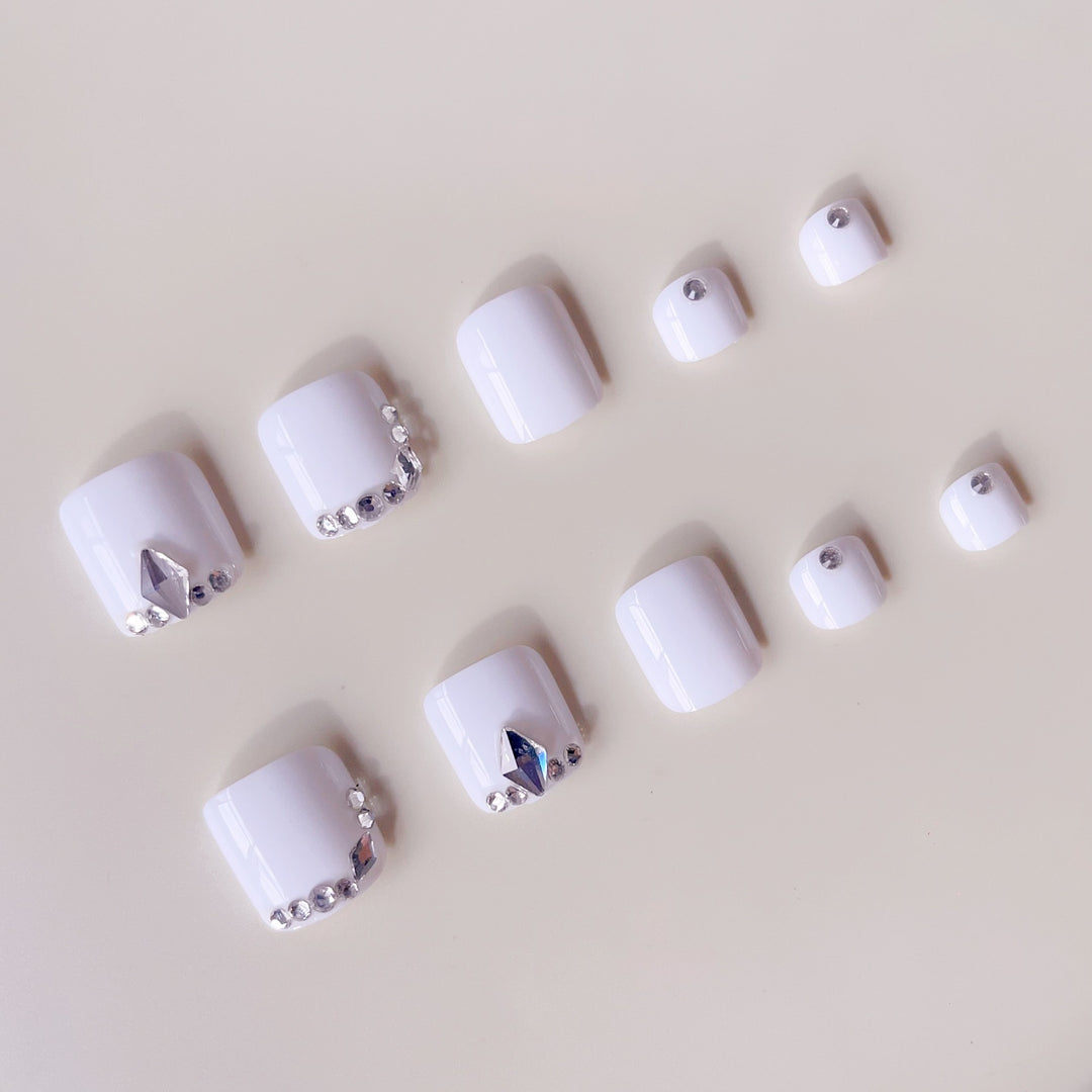 Nail art with rhinestone accents Kalsten