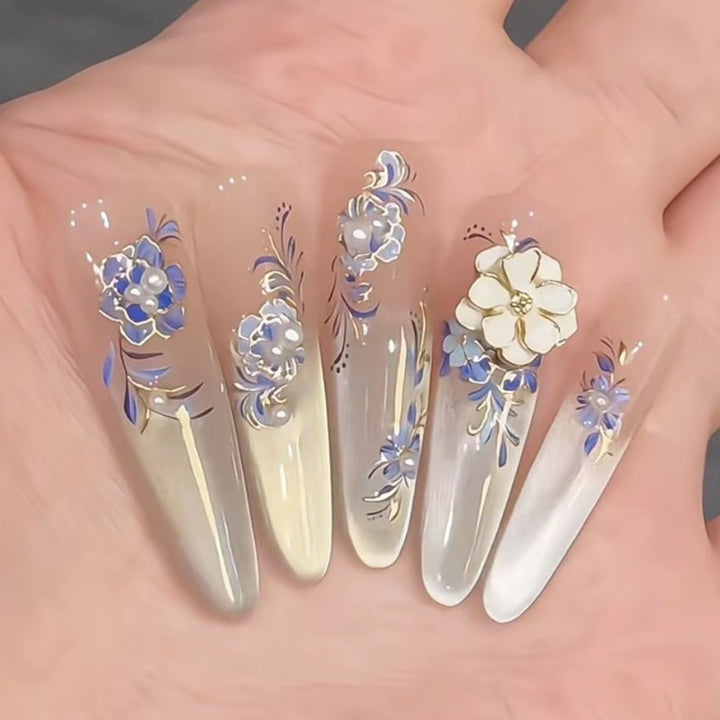 Nail art set with floral 3D applications and elegant shine Kalsten