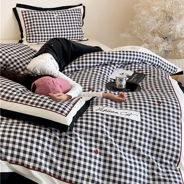Bedding set in Vichy check with contrasting satin trim