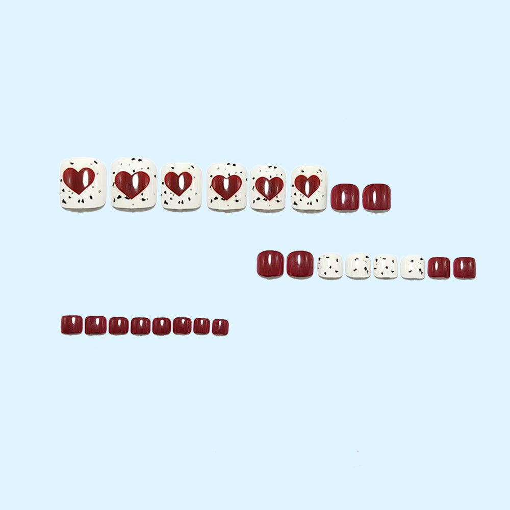 Nail art in romantic heart design Kalsten