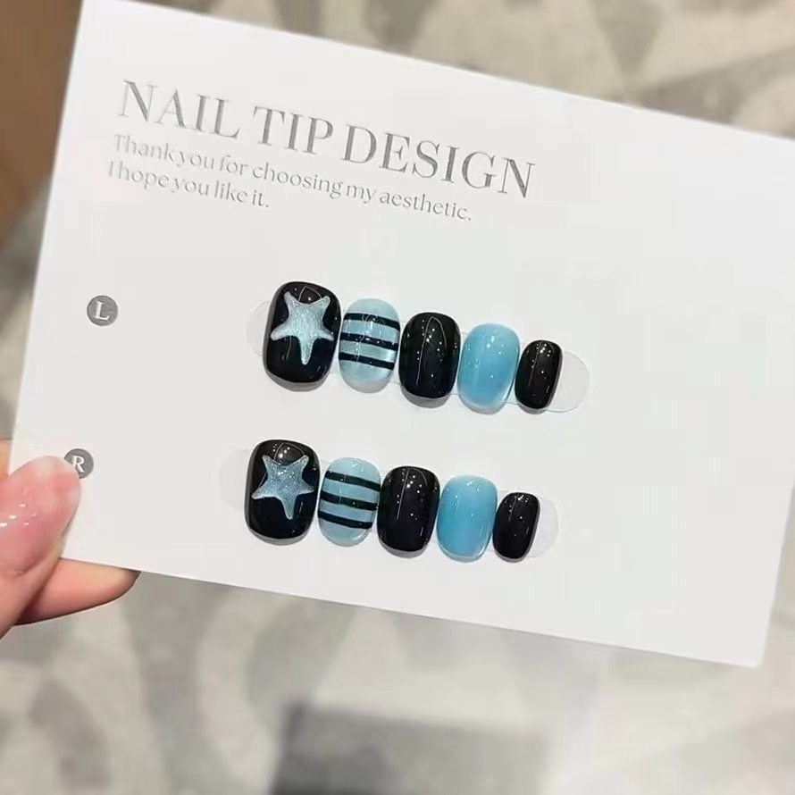 Glamorous Star and Stripe Press-On Nails Kalsten