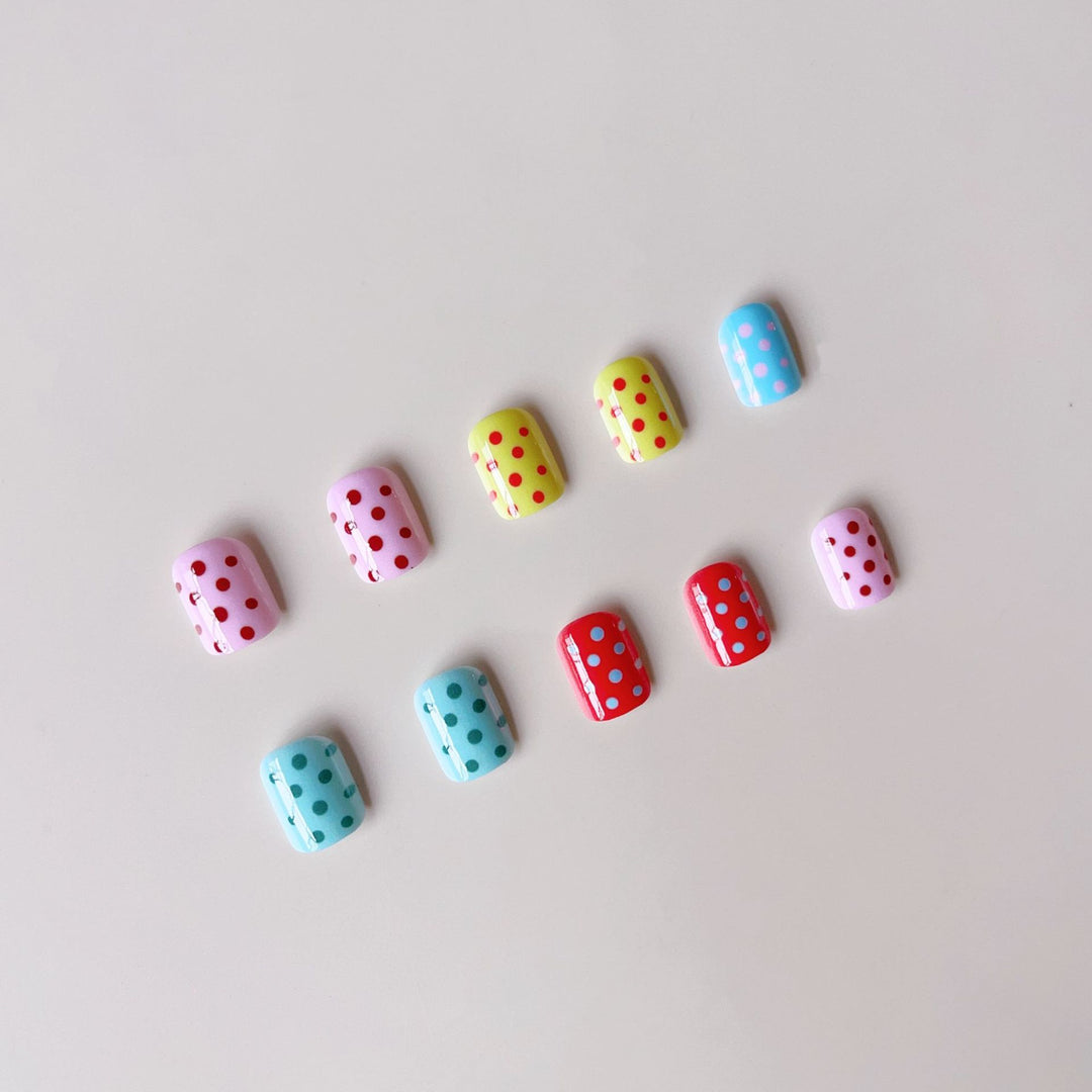 Artificial nail set with colorful dots and cheerful designs Kalsten