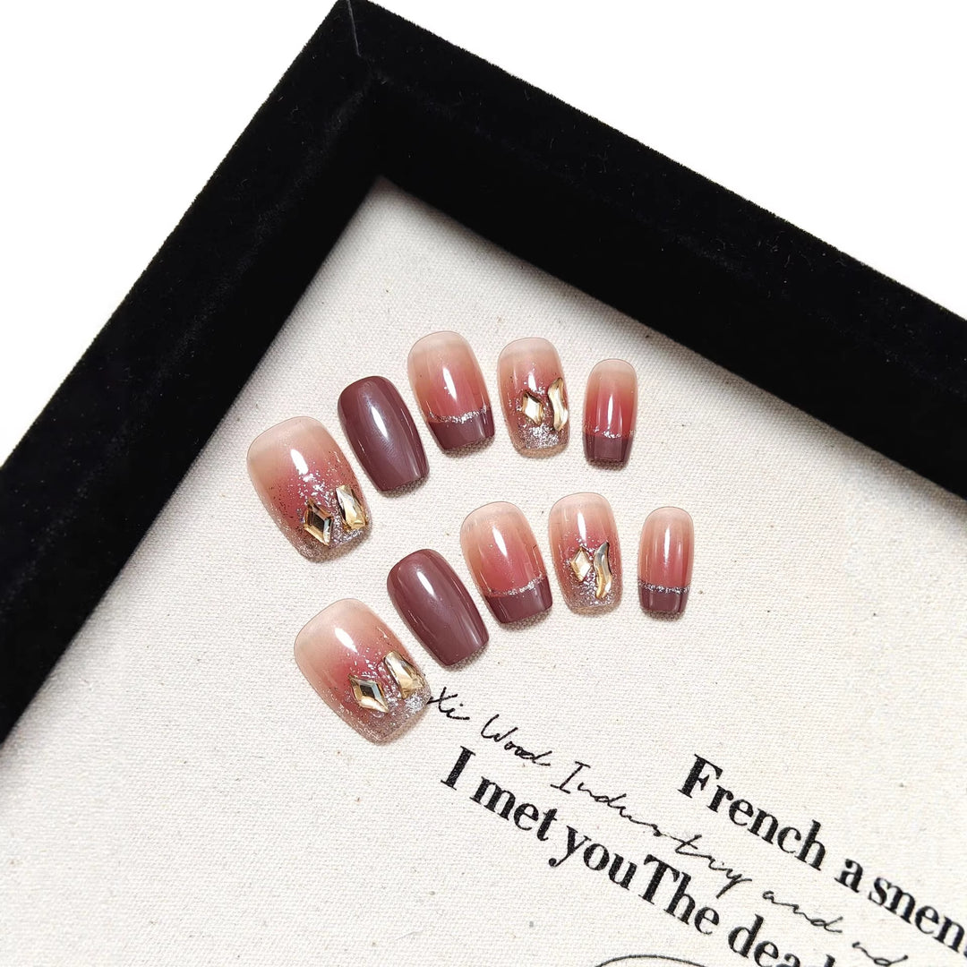 Artificial Nails in Elegant Glitter Design Kalsten