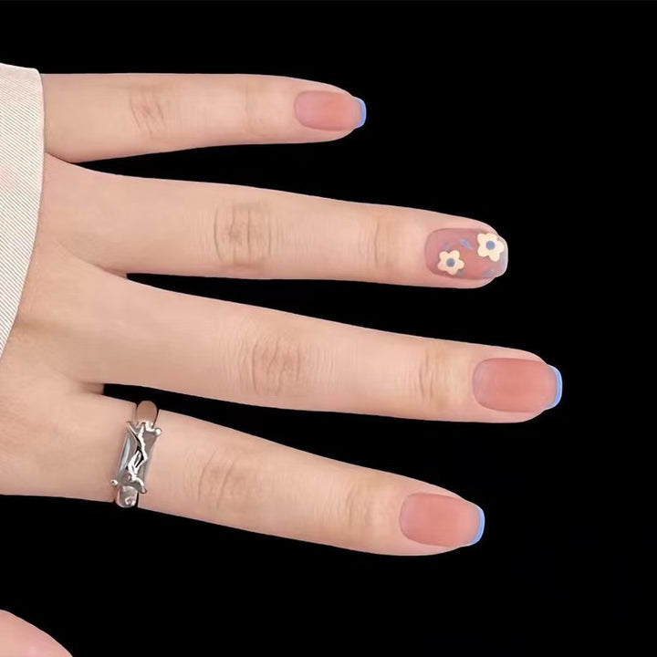 Creative nail design with floral accents Kalsten