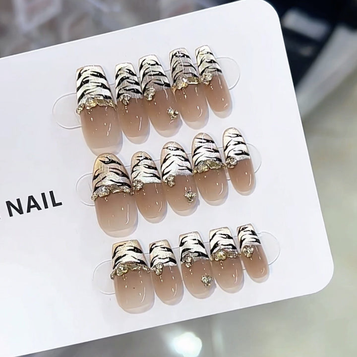 Artistic Press-On Nail Set with Animal Print Design Kalsten