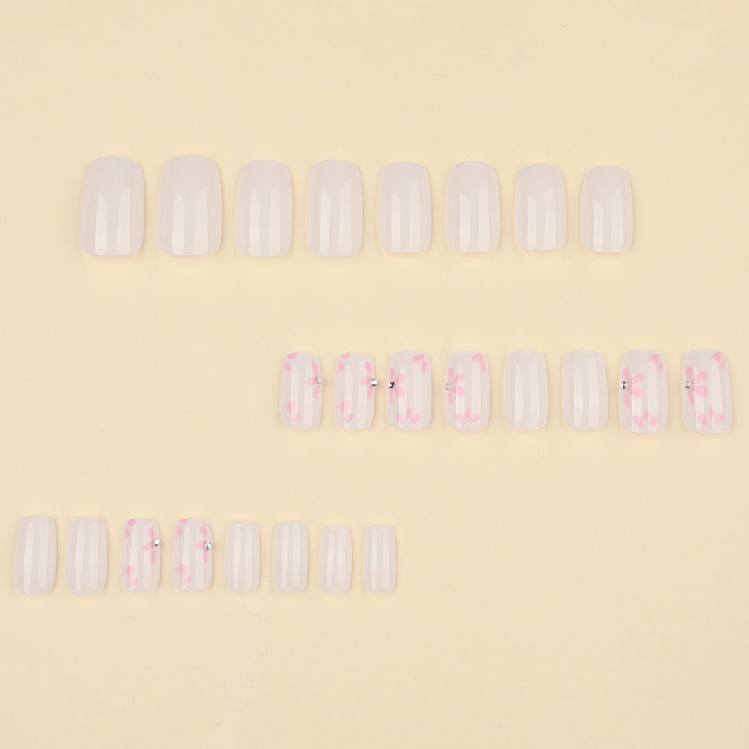 Artful Nail Art with Delicate Flower Patterns Kalsten