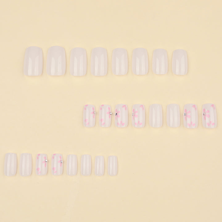 Artful Nail Art with Delicate Flower Patterns Kalsten