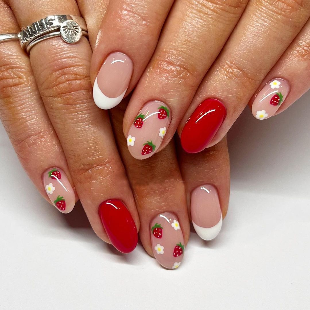 Strawberry-Themed Decorative Nail Art Kalsten