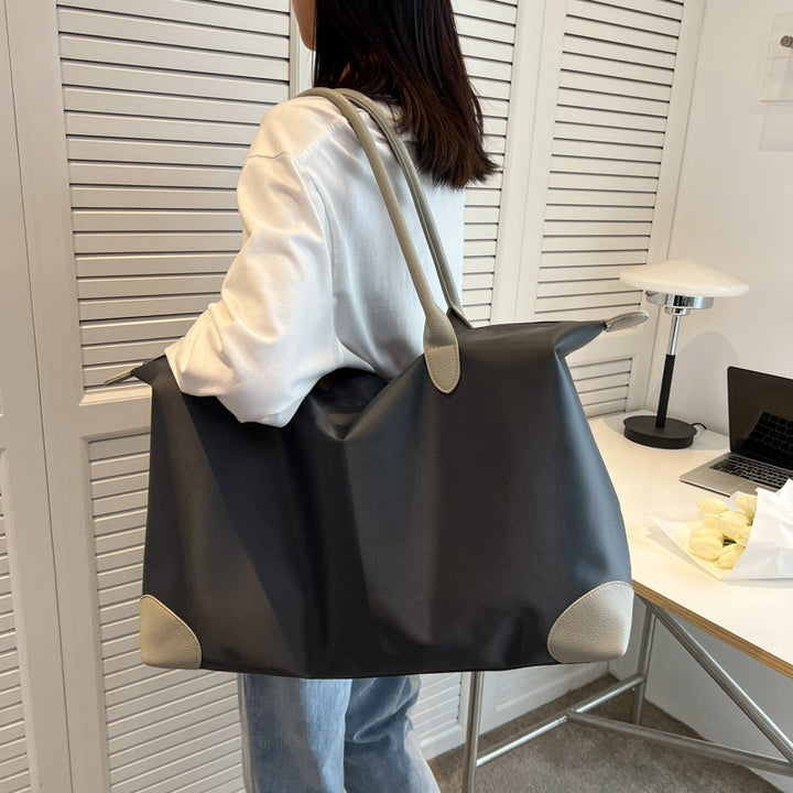 Large travel bag with durable material and multiple compartments Kalsten