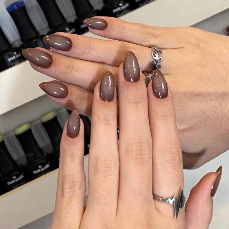 Artful nail extensions in elegant banana design Kalsten
