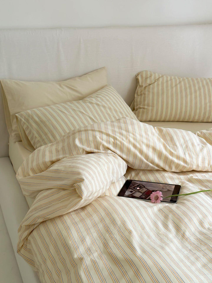 Duvet cover set made of cotton percale with fine pinstripe