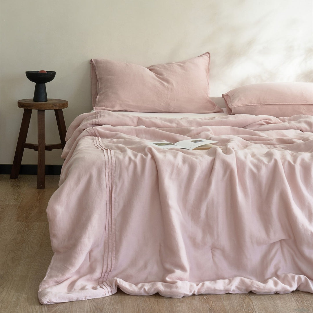 Linen bedding set with fine tucks and washed linen look