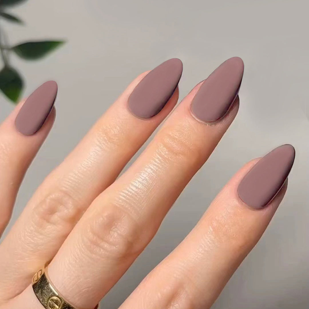 Artful stiletto nails in matte design Kalsten
