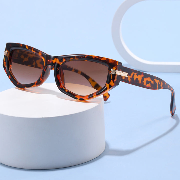 Women's trendy Cat-Eye sunglasses with painted frame and accentuated metal details Kalsten