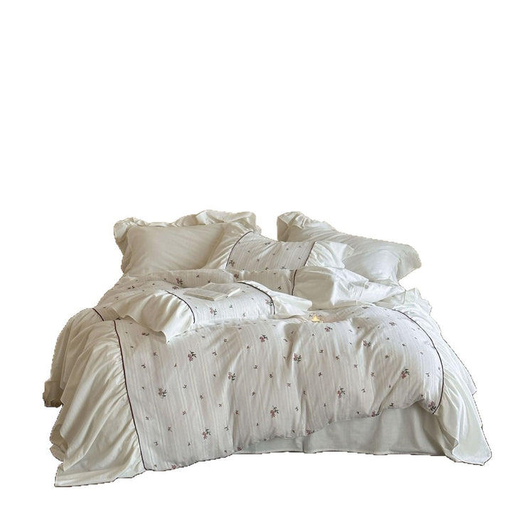 Bedding set made of cotton with fine floral embroidery, ruffled pillow and piping Kalsten