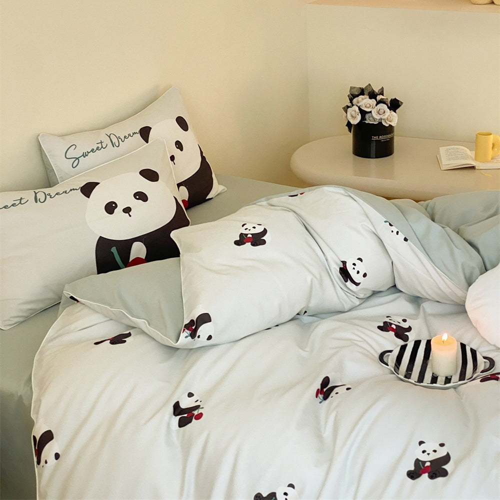 Playful bedding set with lion print made of soft cotton satin and zipper