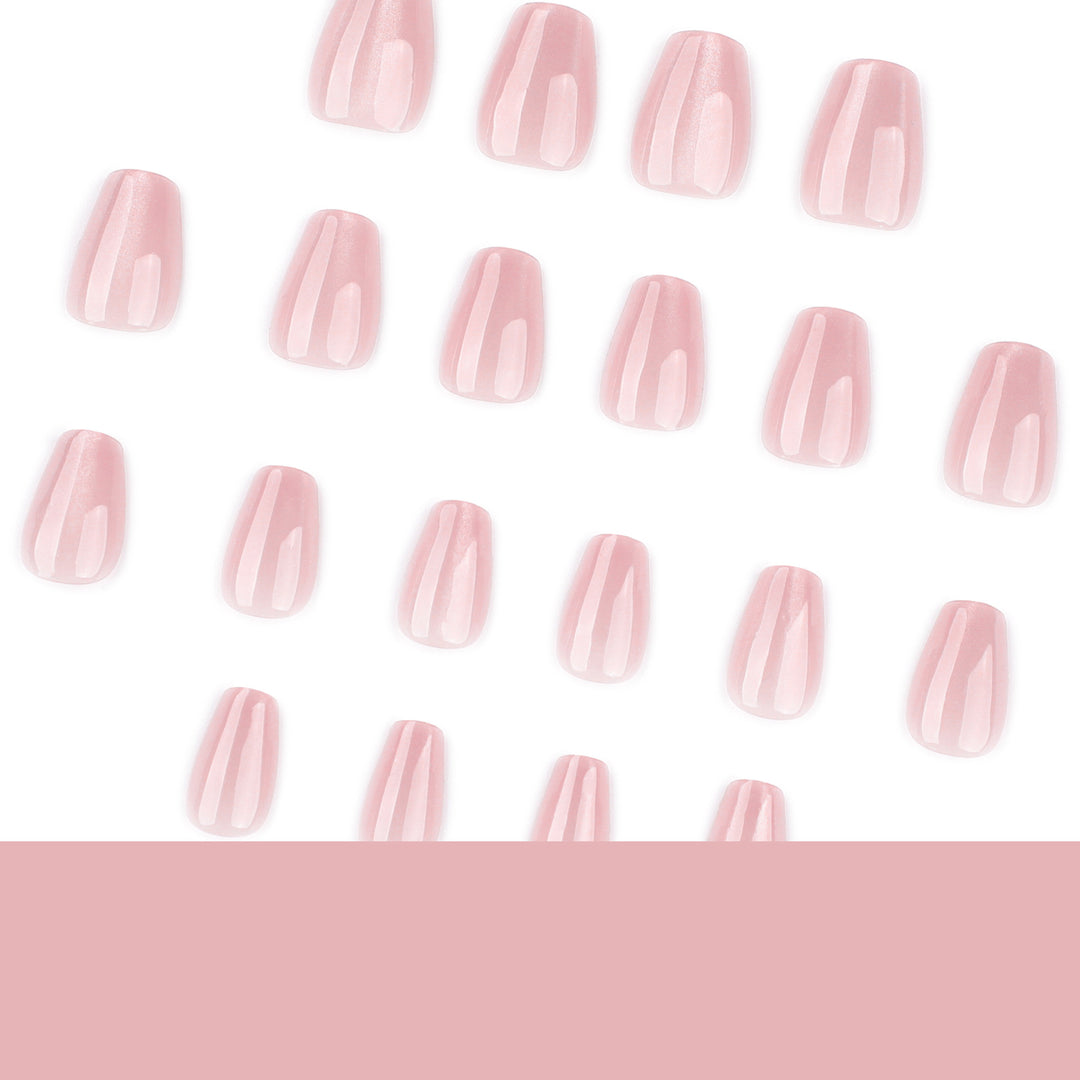 Artful nail art with elegant shimmer effect Kalsten