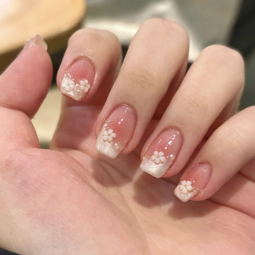 Artful Nail Extensions with delicate flower decorations Kalsten