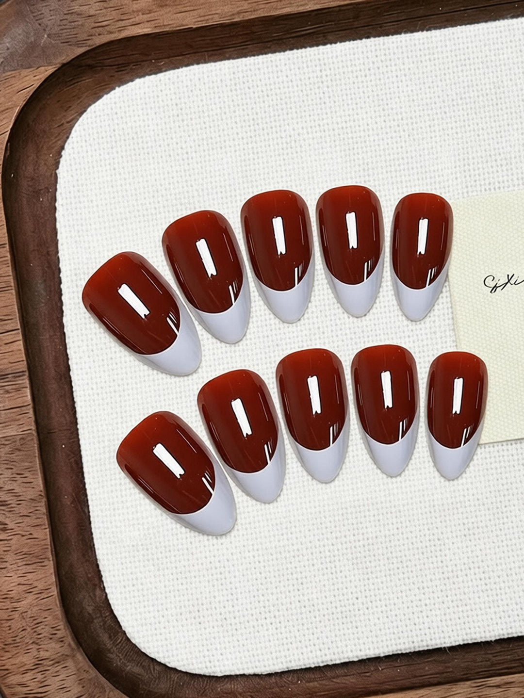 Elegant Artificial Nails with French Design Kalsten