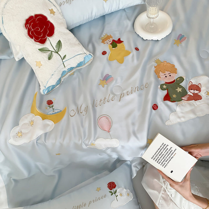 Children's satin bedding set with prince and moon appliqués