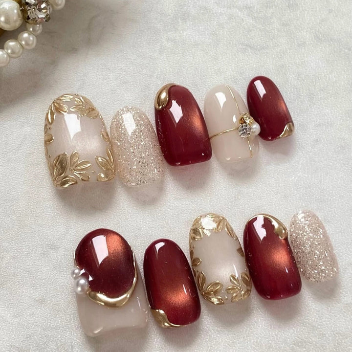 Artificial nails with elegant gold accent Kalsten