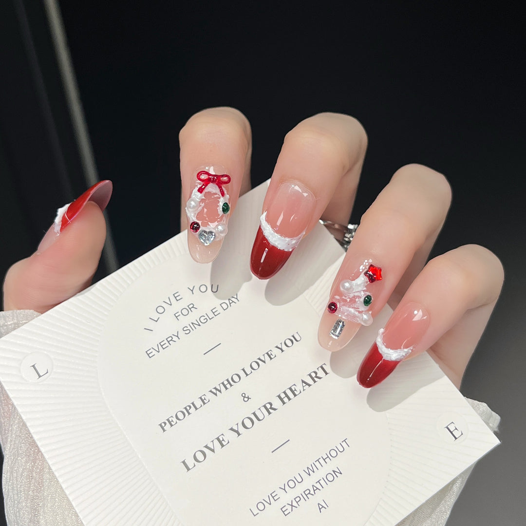 Holiday-Themed Press-On Nail Art Kalsten