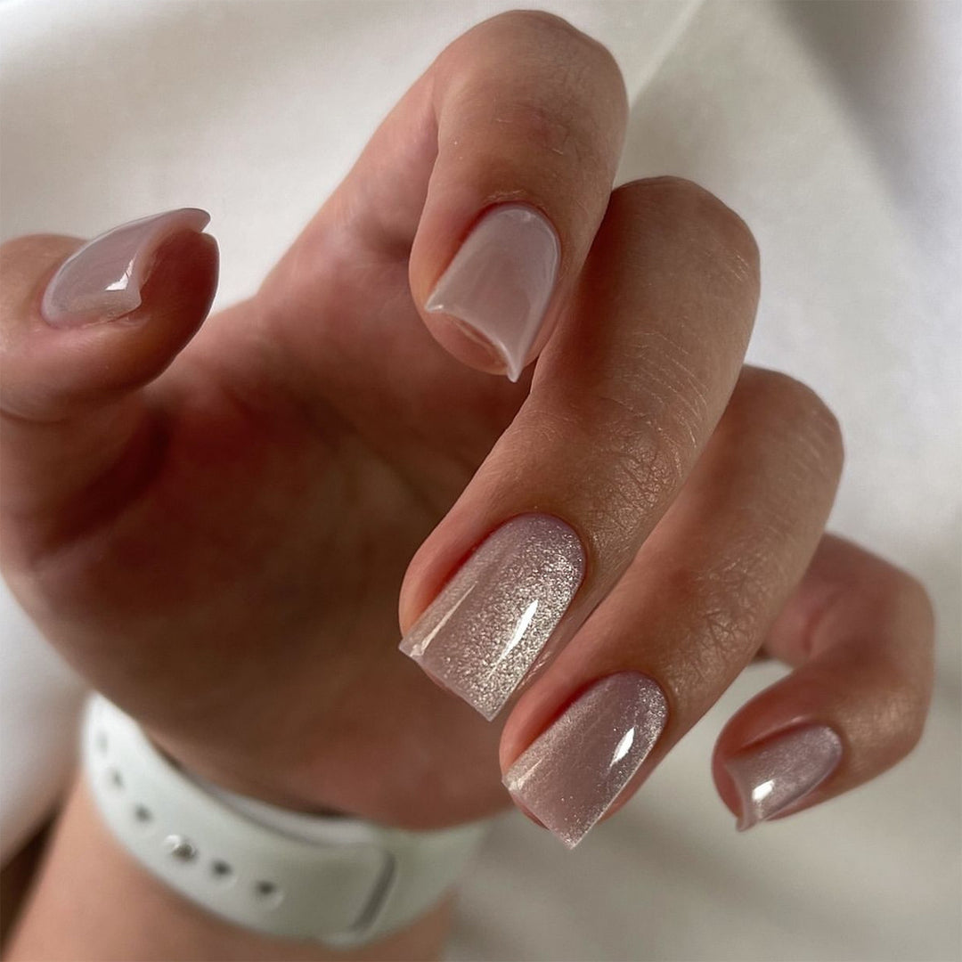 Artificial nail art with elegant shine Kalsten