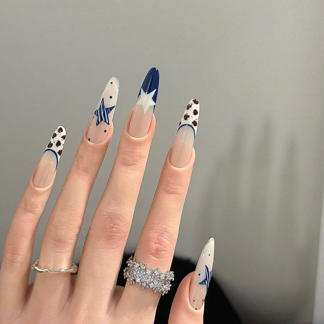 Artificial nails in creative star design Kalsten