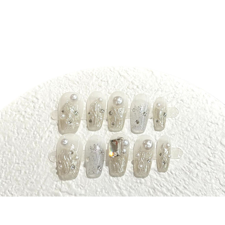 Elegant Pearl and Rhinestone Press-On Nail Set