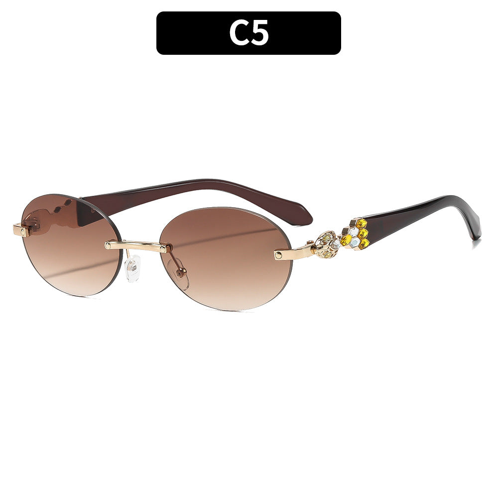Fashion-Forward Oval Frame Sunglasses
