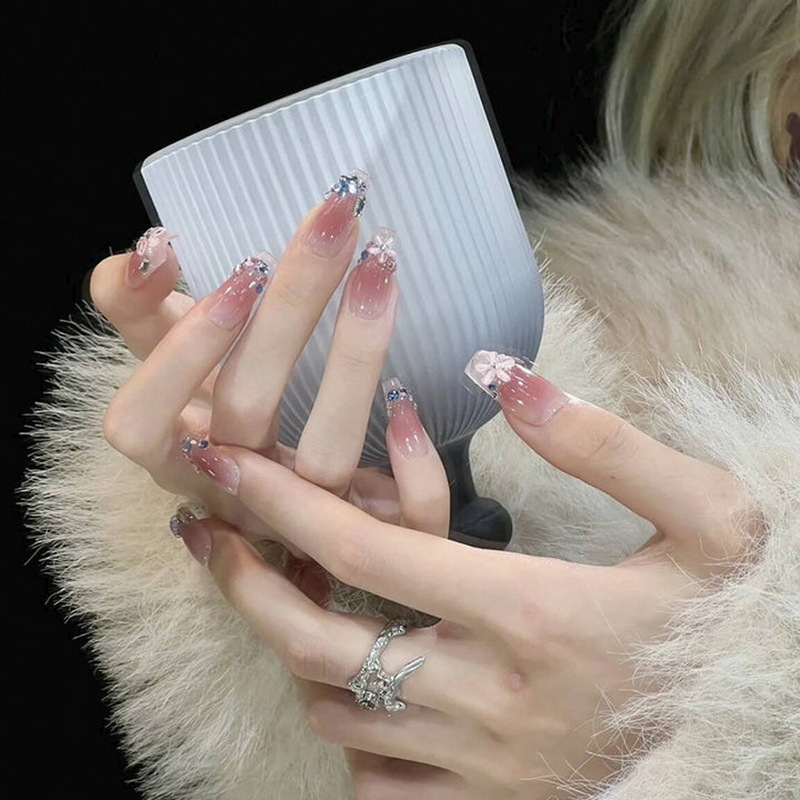Artificial nail set with glamorous 3D decorations and shimmering accents Kalsten
