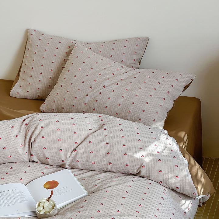 Soft double gauze bed cover set with small polka dot flower print
