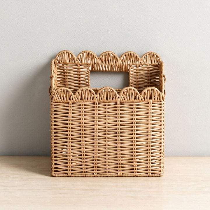 Handcrafted storage basket with curved edge Kalsten
