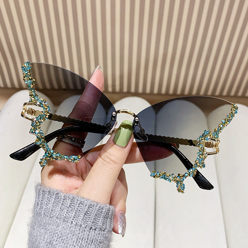 Ladies extravagant Cat-Eye sunglasses with dazzling rhinestone embellishments Kalsten