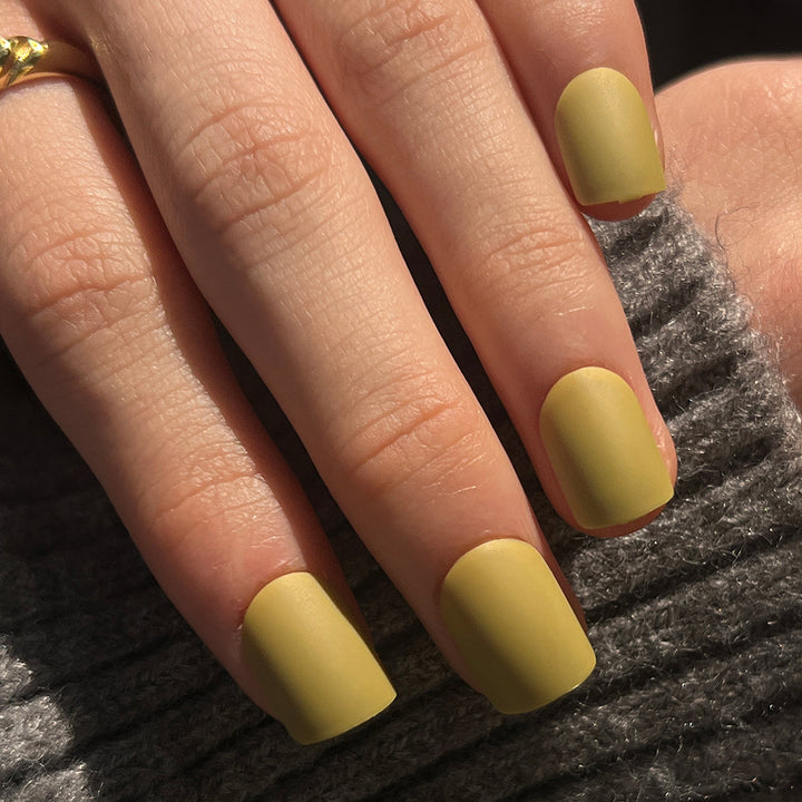 Artificial nail art with matte finish Kalsten