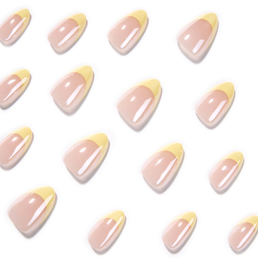 Elegant and refined nail art with shimmering French-tip Kalsten