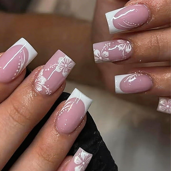 Artificial nail set with elegant French design and delicate flower patterns Kalsten